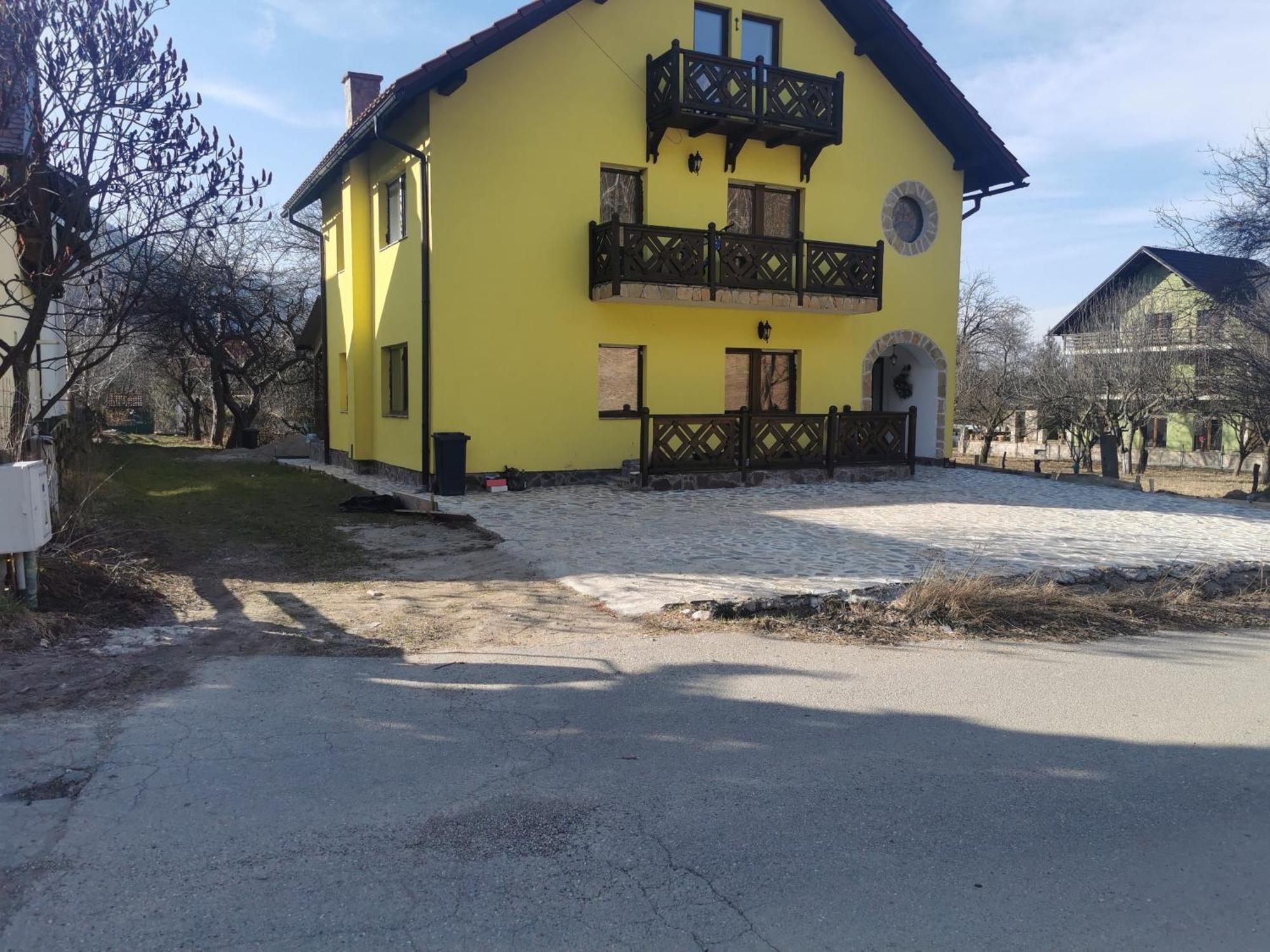 בראן Yellow House מראה חיצוני תמונה